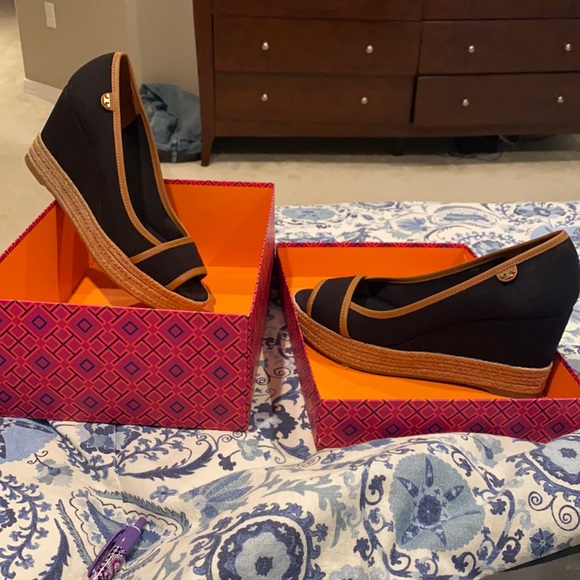 SOLD ON DIFFERENT PLATFORM - Picture 2 of 10